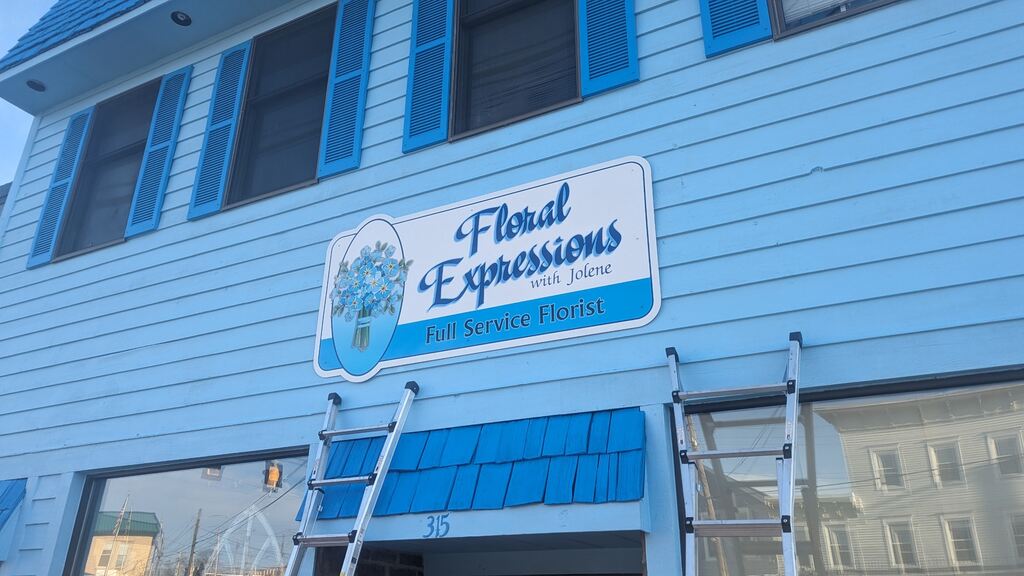 Benefits of Custom Business Signs for Elkton Entrepreneurs