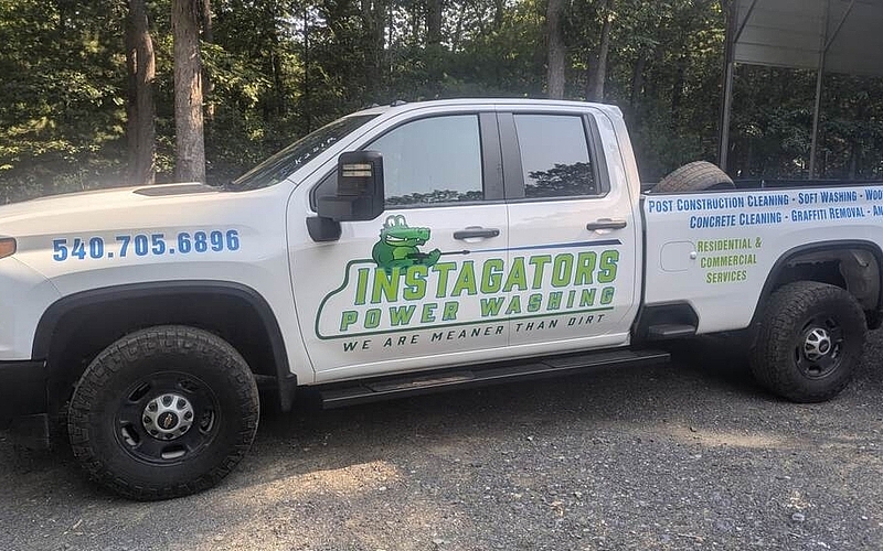 What Helps Fleet Vehicle Graphics in Waynesboro Stand Out in Traffic?