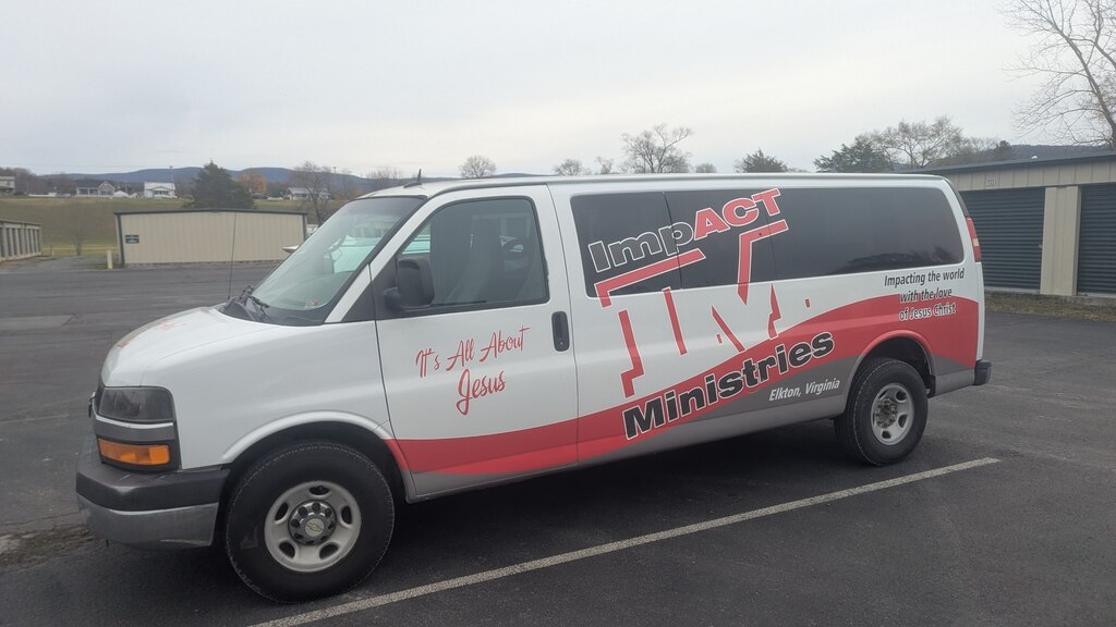 Vehicle wraps in Elkton as a modern alternative to traditional business advertising