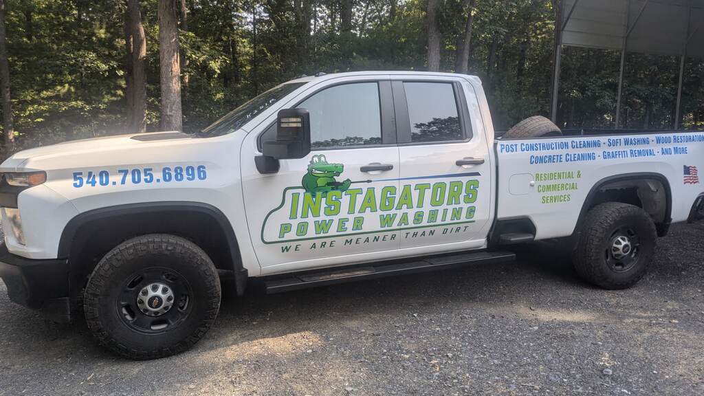 What Helps Fleet Vehicle Graphics in Waynesboro Stand Out in Traffic?